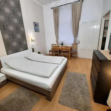 Apartment Gold