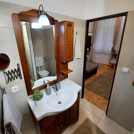Gold Apartment *